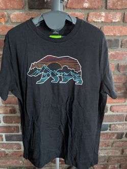Old Navy t-shirt size M unisex