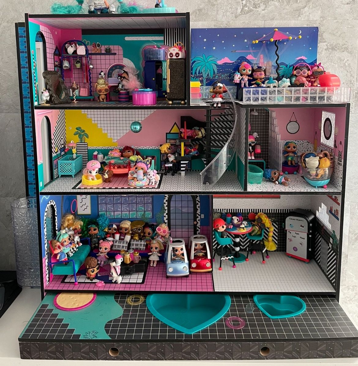 LOL House Over 48 LOL Dolls/LOL Pets/ Furniture