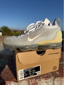 Nike Air VaporMax 2021 Flyknit (DC4112-100) in White/Pure Platinum.