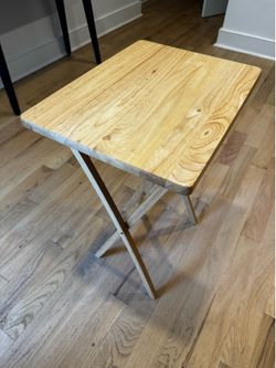 2 Folding Tables