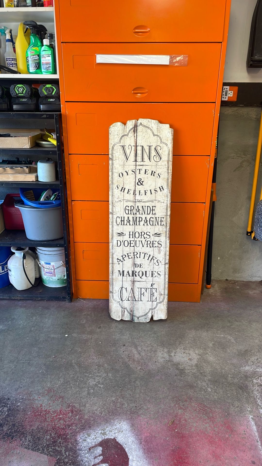 Bins Champagne Sign