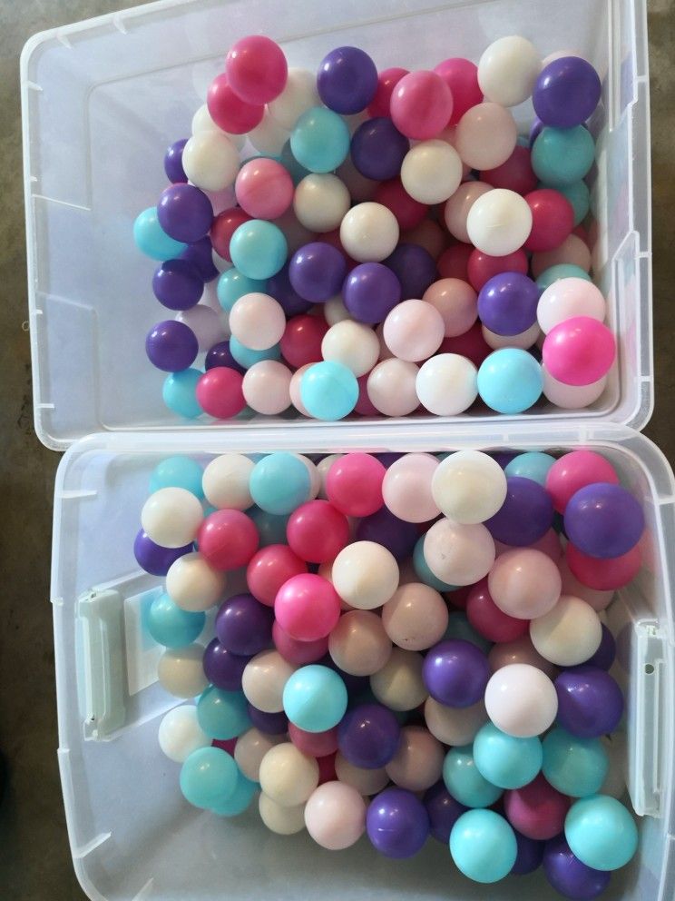 Plastik Balls for a Ball Pit