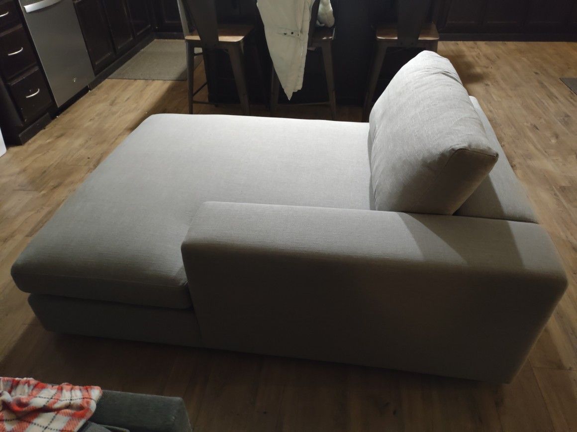 Beta Summit Gray Right Chaise SKU14421, Like New, Excellent Condition