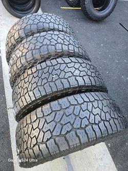 4 Used Tires  265 70r17
2 tires Falken Wldpeak AT3 
2 tires Toyo Open Country RTtrail $200.00 all 4.

yes it is available 
the price is FIRM
EL PRECIO