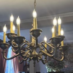 For Sale – Elegant Vintage-Style Chandelier
