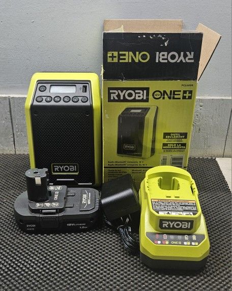 RYOBI
Radio with Bluetooth 