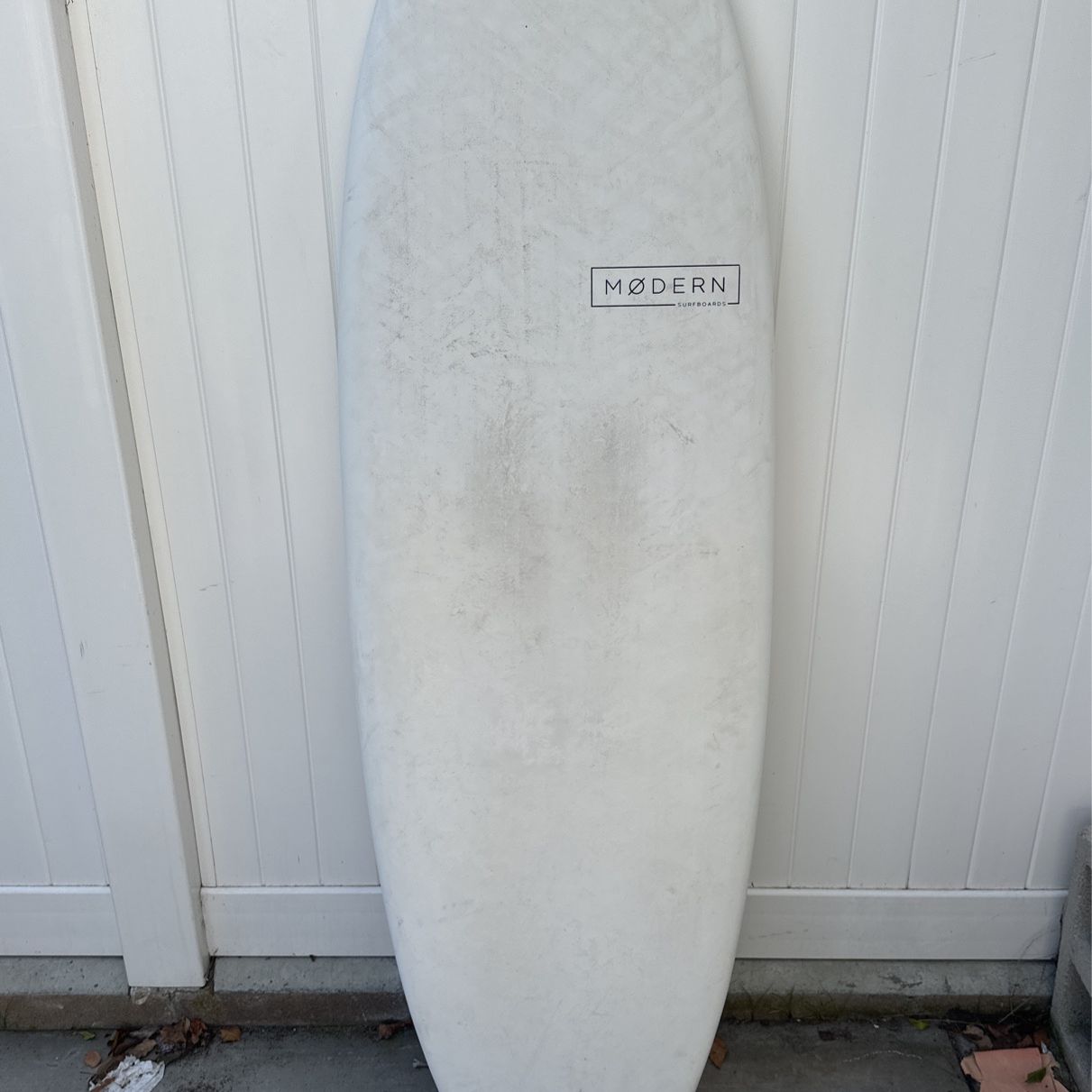 Modern 6’ Surfboard