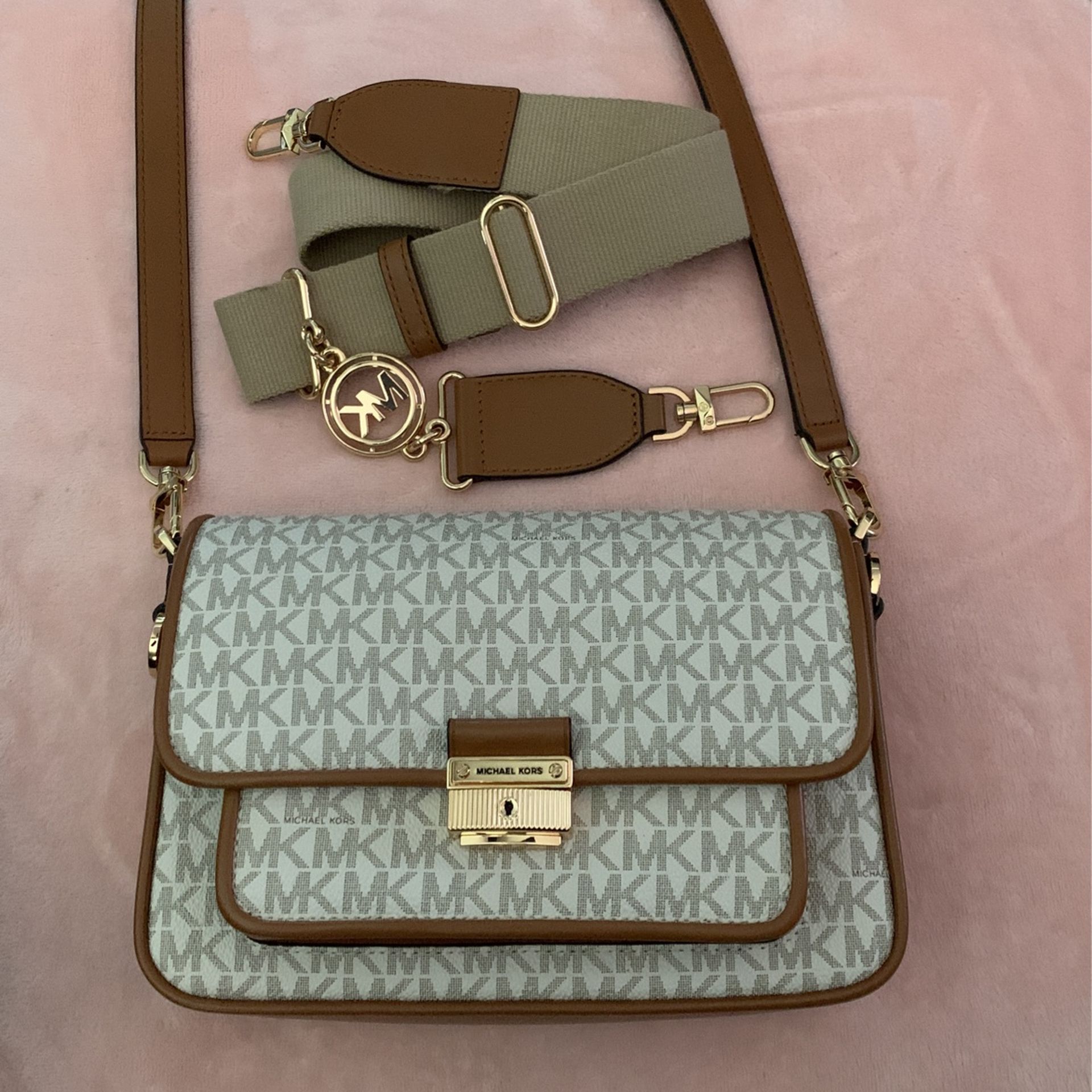 Michael Kors Bradshaw Medium Logo and Leather Messenger Bag