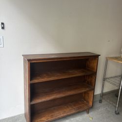 Free- Storage & Bookshelf