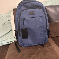 Multiple Colors Backpacks 🎒. Plus free genuine leather Wallet.