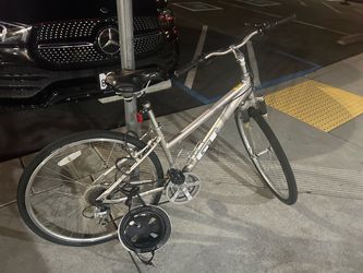 GT Nomad Hybrid Bike Silver