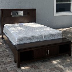 Beautiful Queen size bed, with storage, with ottoman, mattress and boxspring included. I can deliver for an additional cost.
