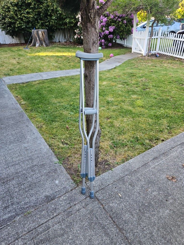 Free Crutches