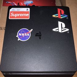PS4 Slim 1 Tb W Gold Controller