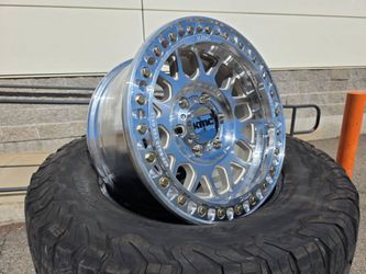 17" KMC beadlocks GRANADE KM235. $1600