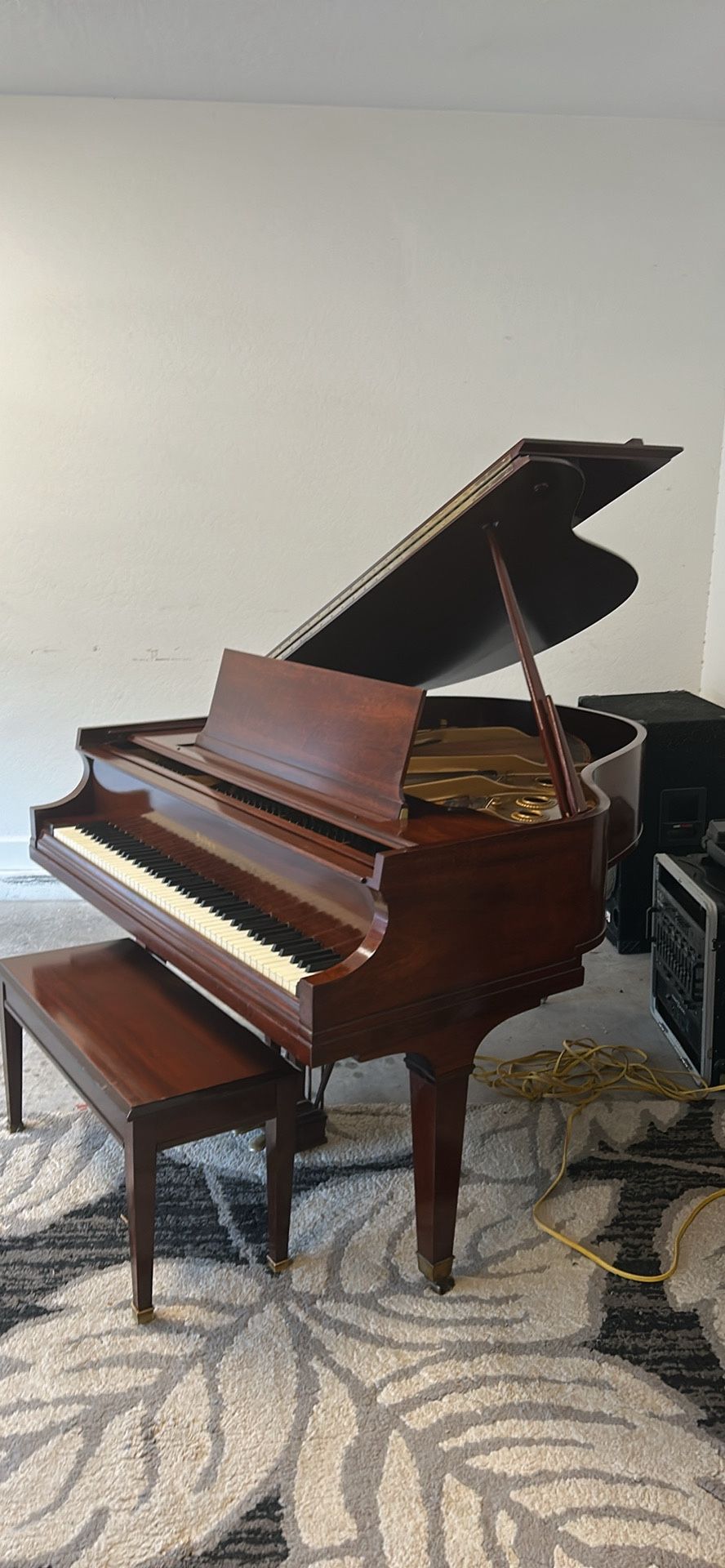 Beautiful Cherry Wood Baldwin Baby Grand Piano