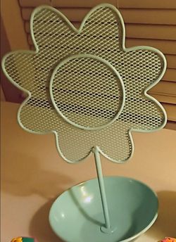 Mesh flower candy dish