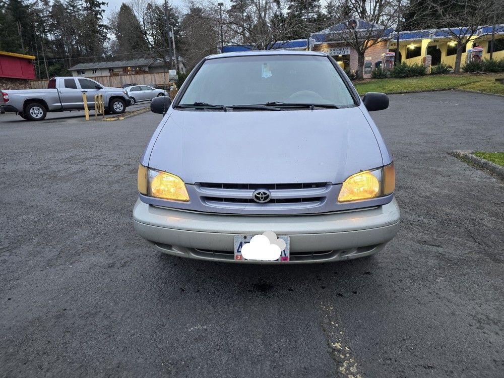 1998 Toyota Sienna