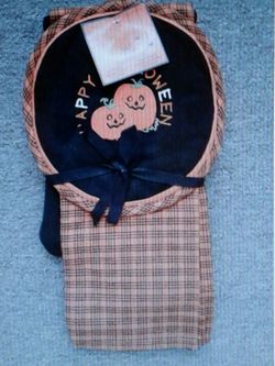 Halloween pot holder & dish towel