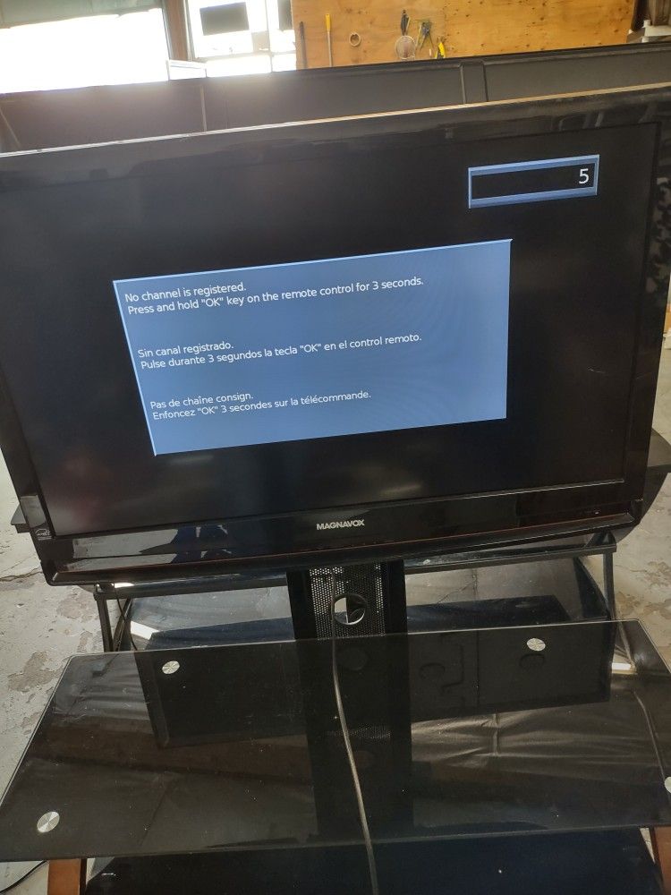 Magnavox 32" Inch TV Build In DVD With TV Stand