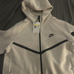 Nike Tech Worth 135$