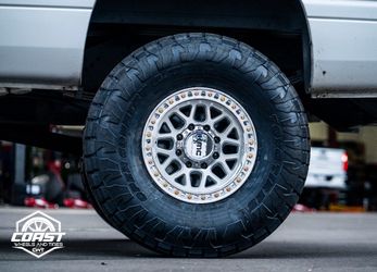 Toyo Open Country AT3 LT37x13.50R17 + Kmc wheels GRS All Silver 17” 6 Lug !