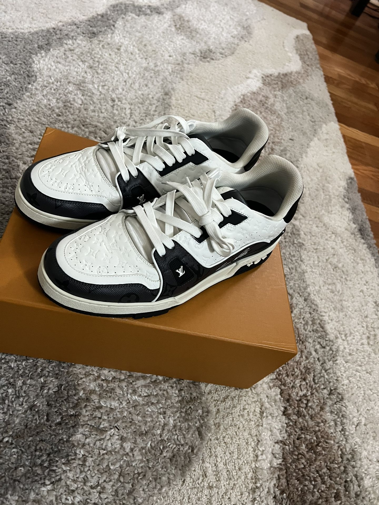 Louis Vuitton trainers Size 11 Worn 3x