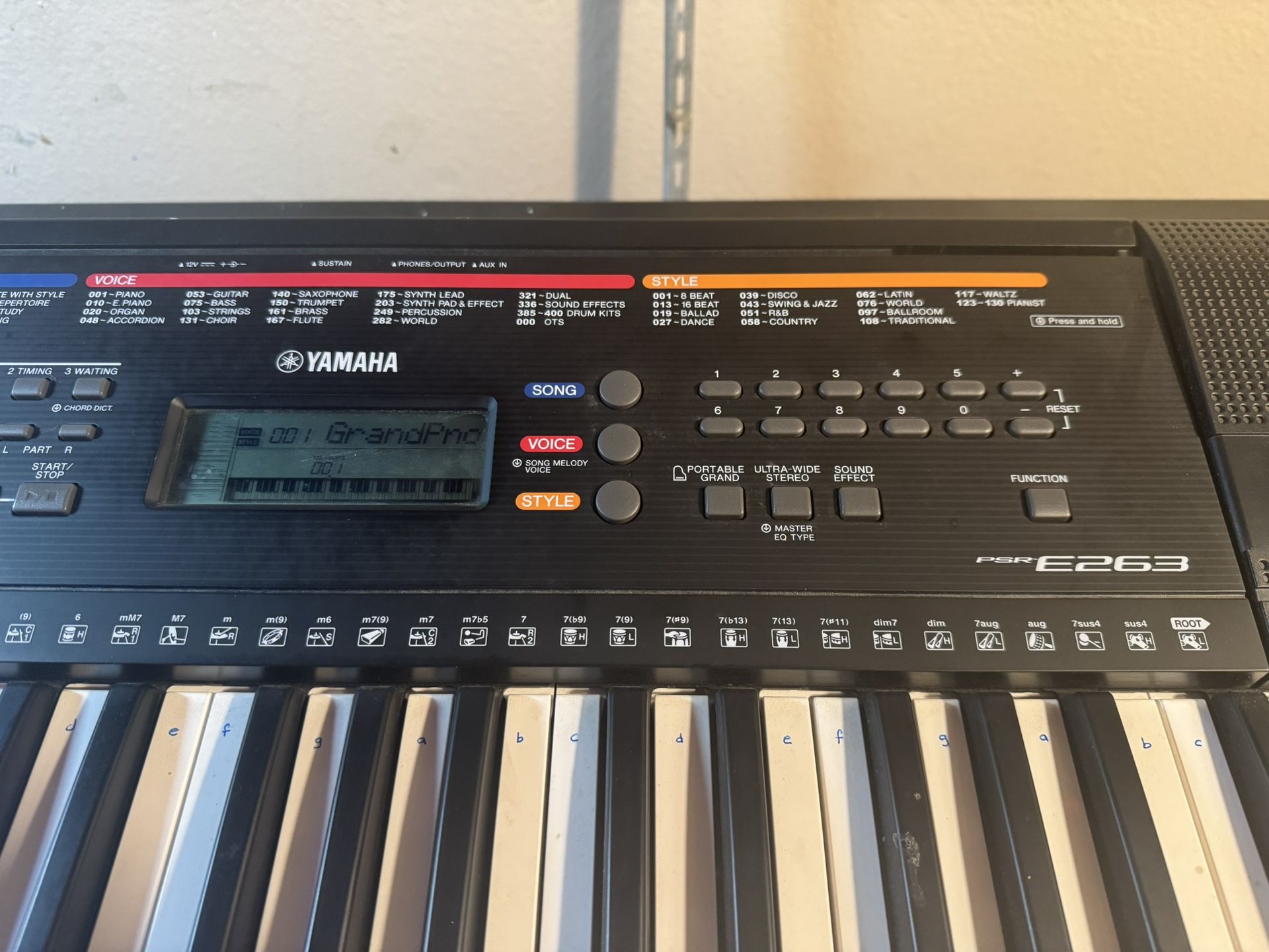 Yamaha PSR-E263 Keyboard - 61 Key Portable Piano