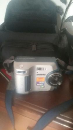 Sony FD Mavica 35mm camera with case and plugs