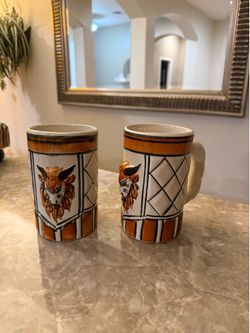 Set a two ceramic mugs