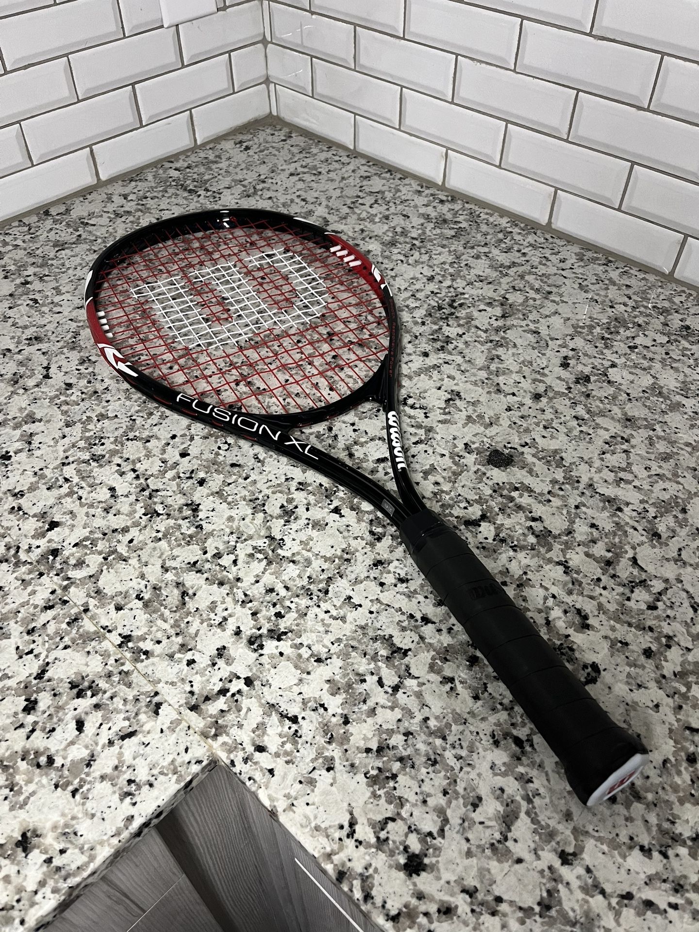 Wilson Fusion XL Tennis Racket – Lightweight & Durable – Great Shape
