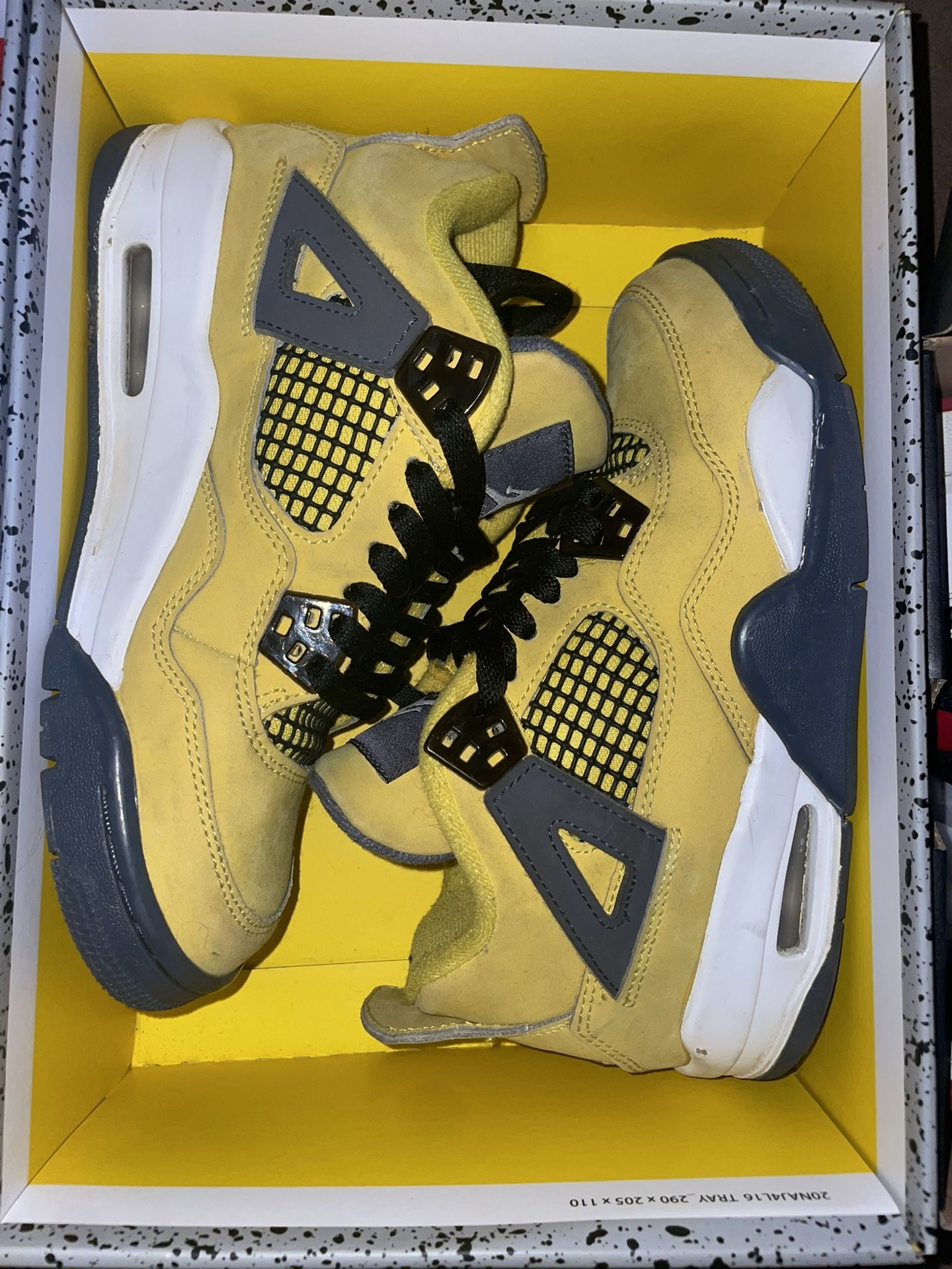 Jordan 4 Lightning