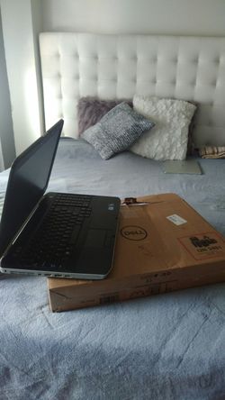 En caja laptop dell , excellent beautiful