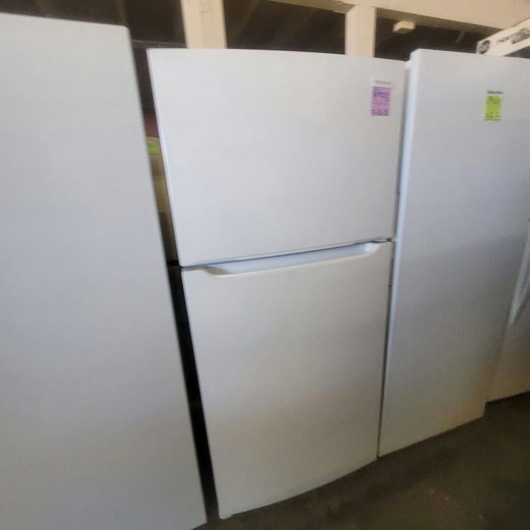 Re friger ator Frid ge Frigi daire 30inches wi dth DELIVERY AVAILABLE!