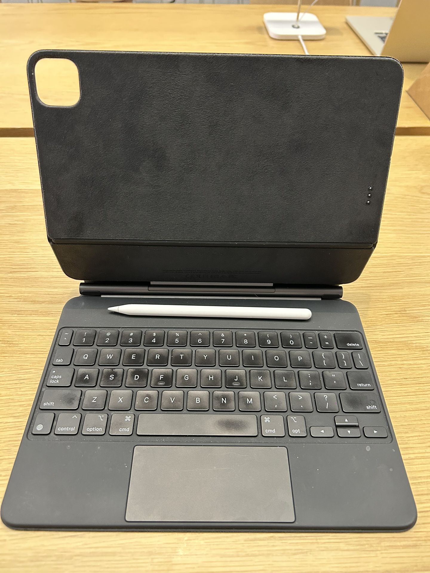 Apple Magic Keyboard & Apple Pencil