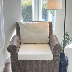 Real wood Wicker Rattan large brown accent lounge arm chair wood legs removable washable cushions