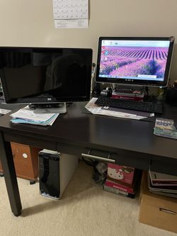 2 HP Monitors 
