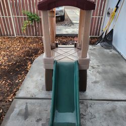 Step2 Naturally Playful Lookout Treehouse Toddler Climber with Slide