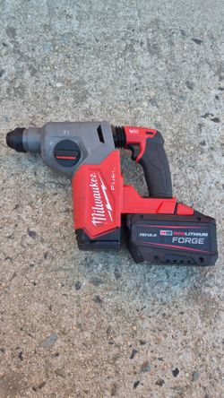 1' Milwaukee Rotary Hammer SDS MAX W/ 12.0 Forge High output battery included