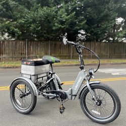Lectric XP Trike Electric Folding Bike – ONLY 5 MILES – LIKE NEW Tricycle