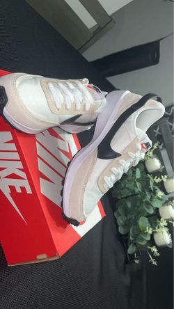 WMNS NIKE WAFFLE DEBUT