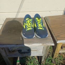 Size 11.5 Brooks Ghost 15 Running Shoe Blue/Green