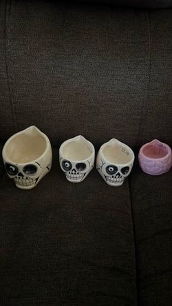 Skeleton and brain ceramic measuring cups set of 4