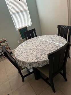 Round Dining  Table