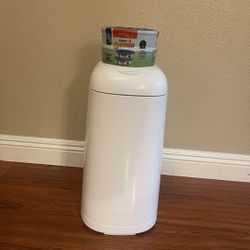 DIAPER GENIE / TWO REFILLS 