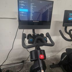2025 Model Nordictrack X24
Bike with 24" screen - light use- 900$