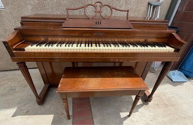 Doole Piano brown color