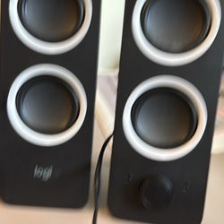 Pair Of Logitech Computer Desktop Speakers