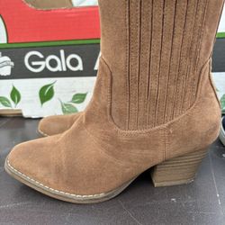 Boots Women Size 6 
