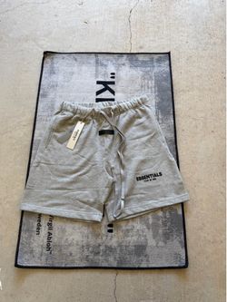 Fear of God Essentials Men’s grey Size M